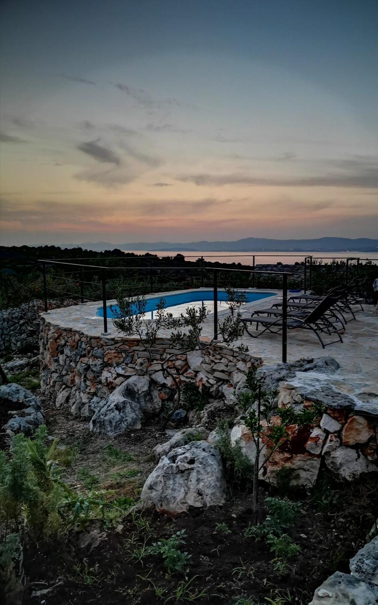 Robinson Crusoe Style House "Maslina" Škrip Quarto foto